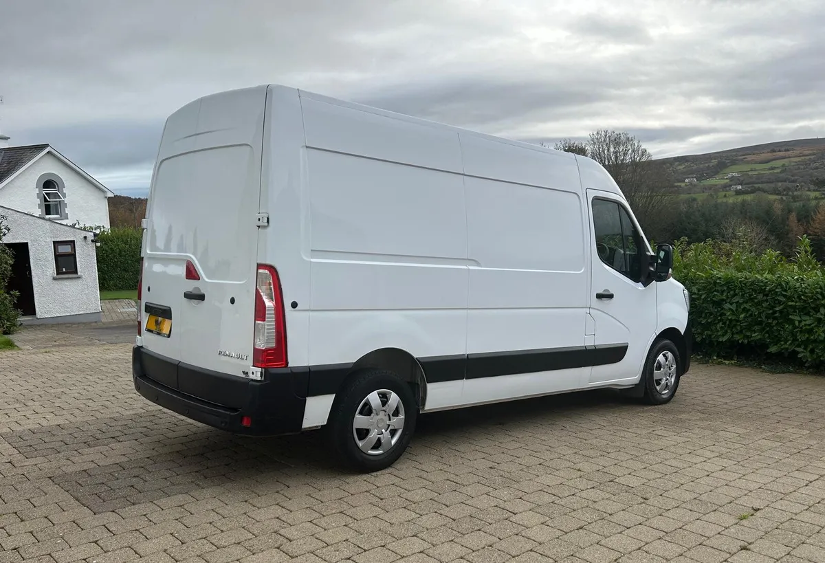 2022 (222 Reg) Renault Master MWB Business+ - Image 4