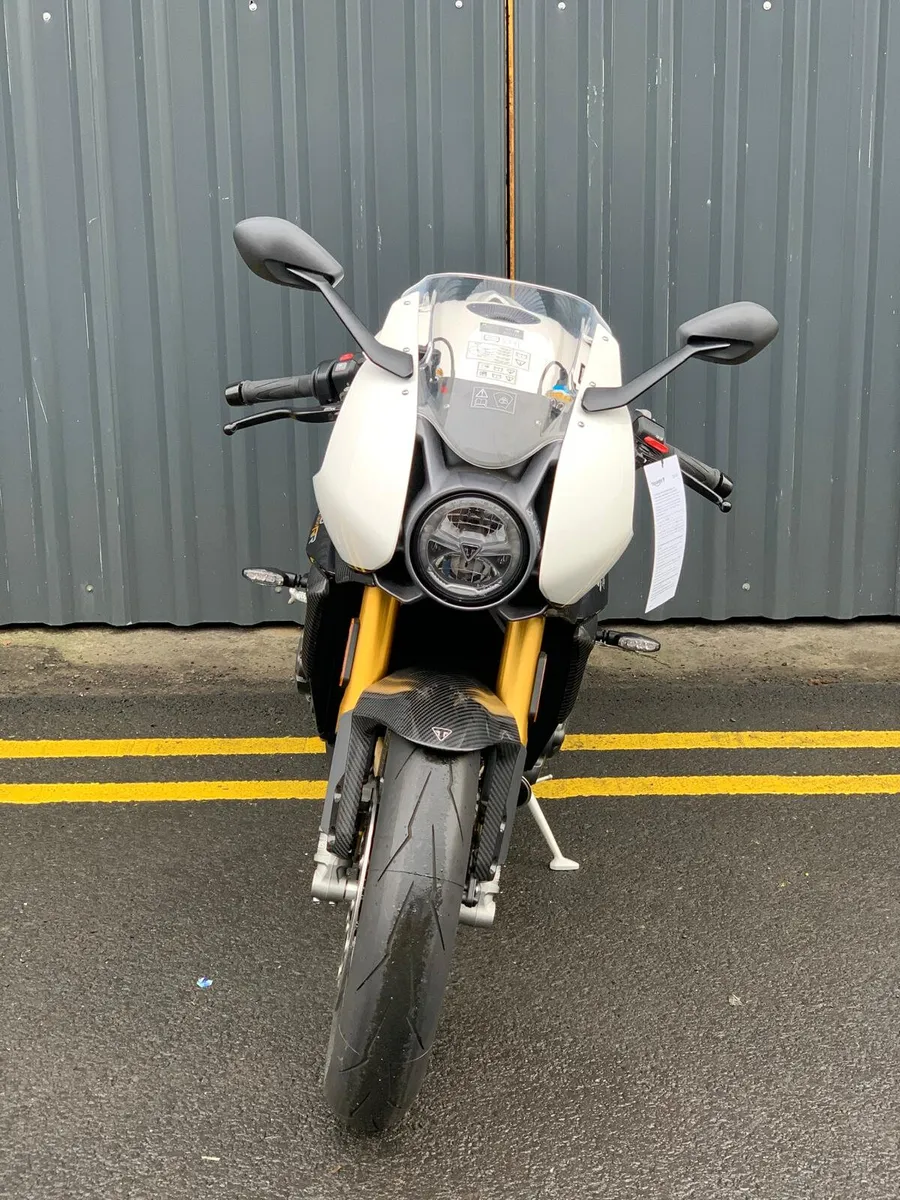 2024 in crystal white Triumph Speed Triple 1200 RR - Image 2