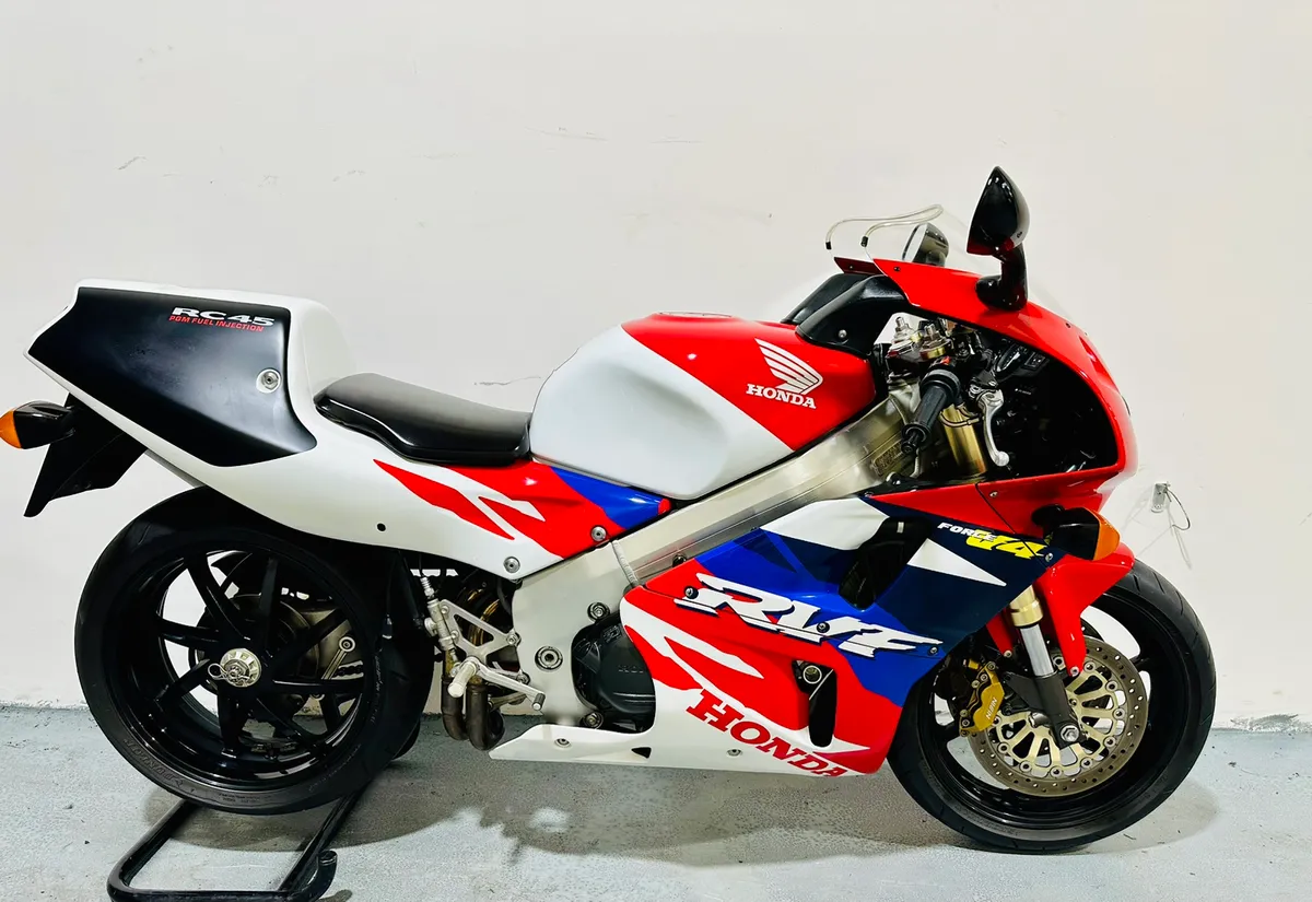 HONDA RVF 750 RC 45 - Image 1