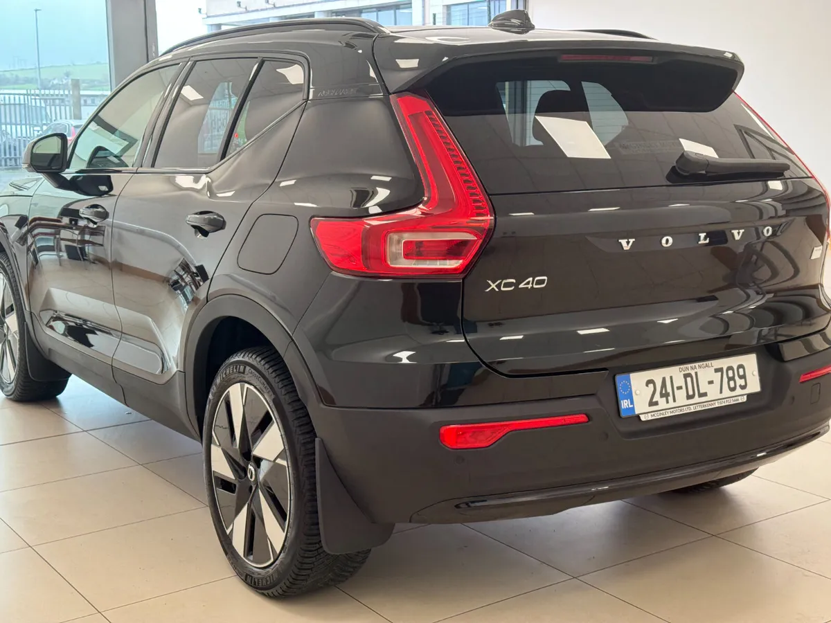 Volvo XC40 BEV Plus 2024 - Image 2