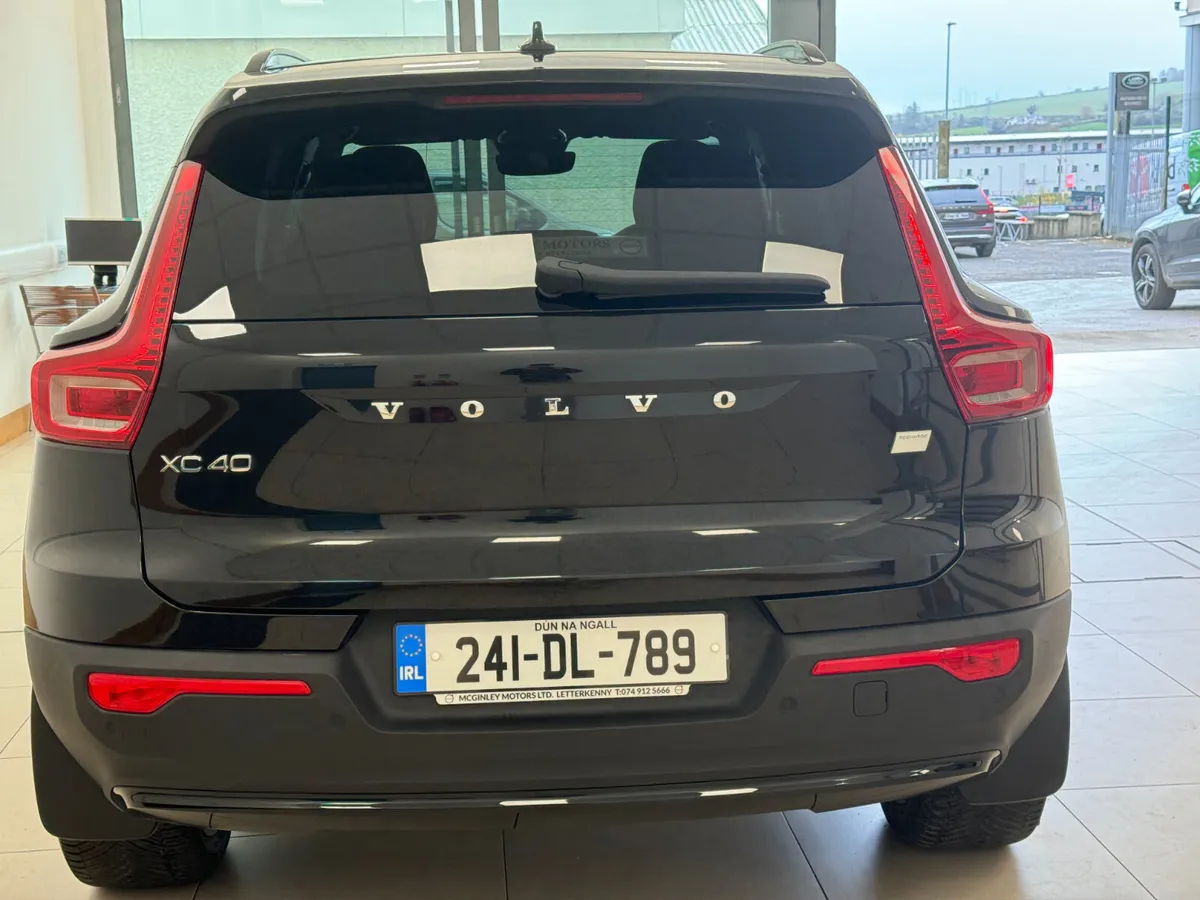 Volvo XC40 BEV Plus 2024 - Image 3