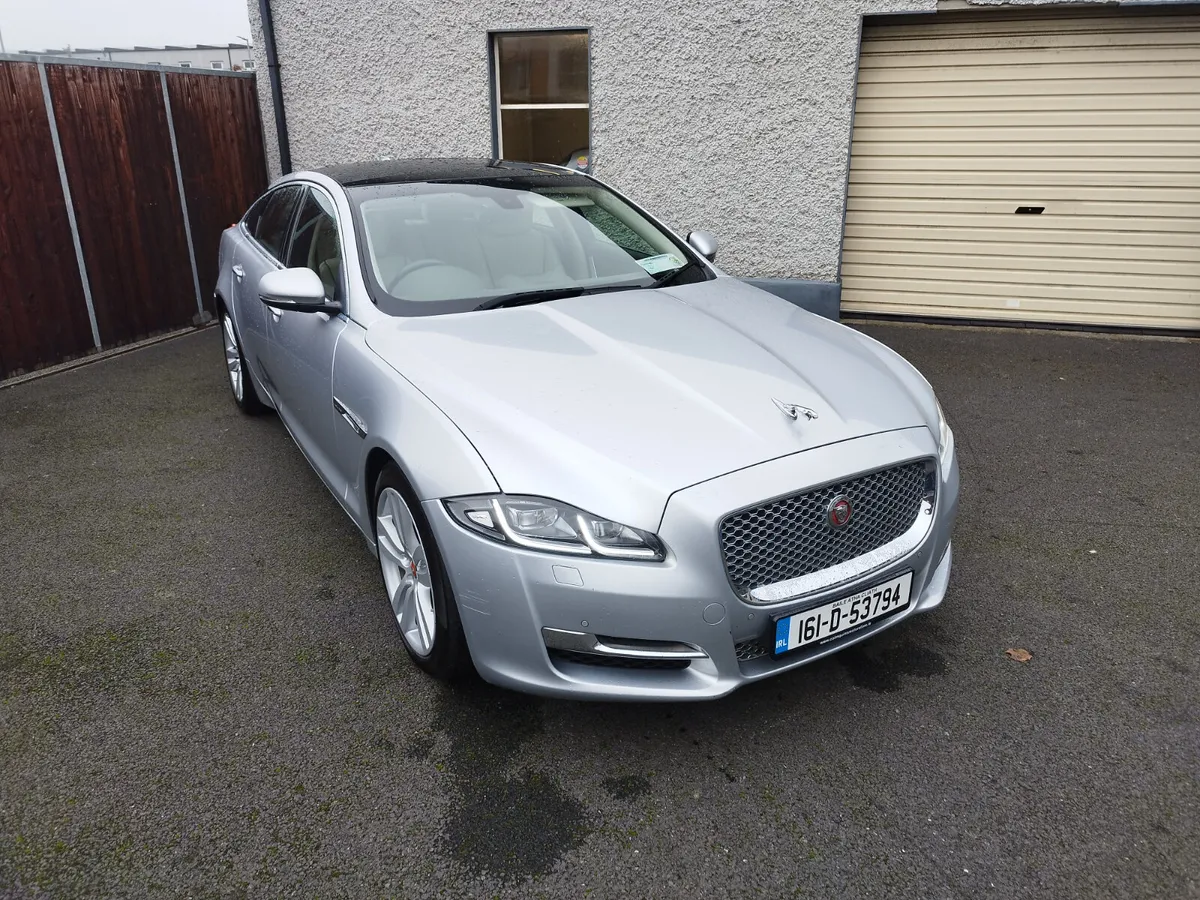 Jaguar XJ premium luxury full main dealer history - Image 3