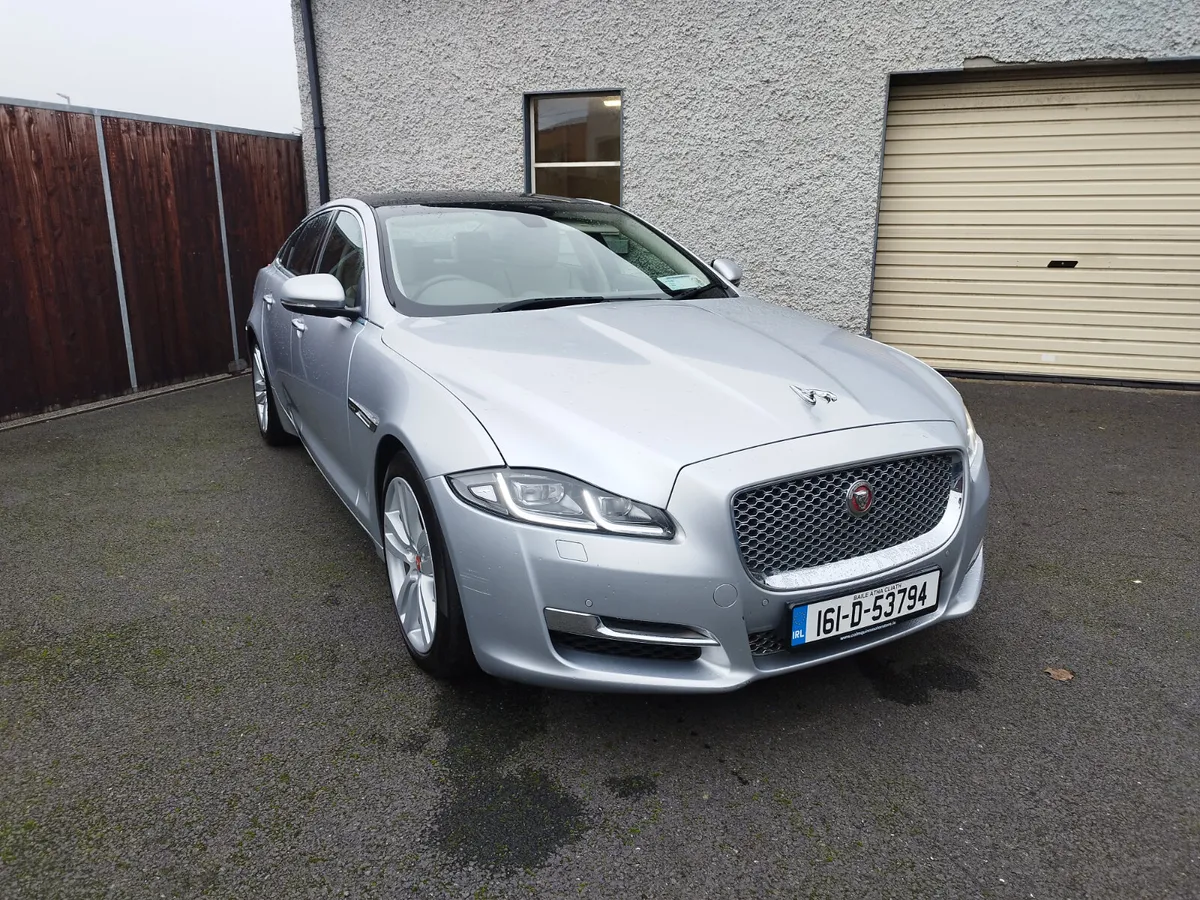 Jaguar XJ premium luxury full main dealer history - Image 4