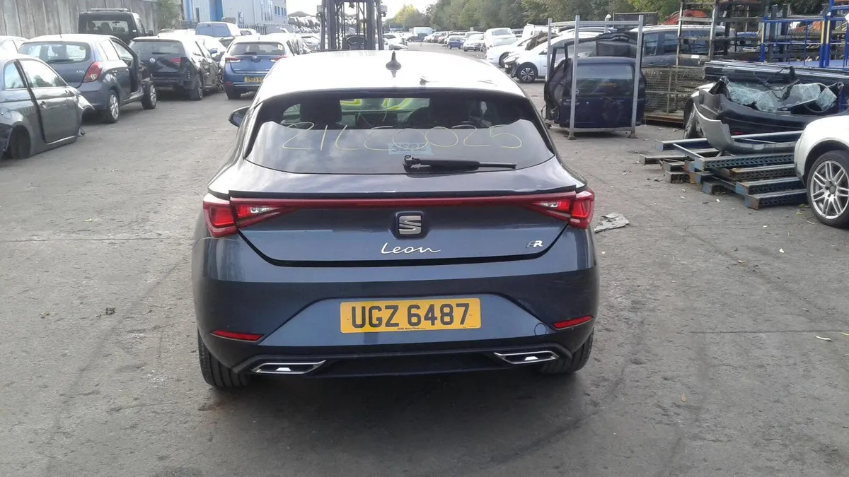 2021 SEAT LEON BREAKING FOR PARTS - Image 1