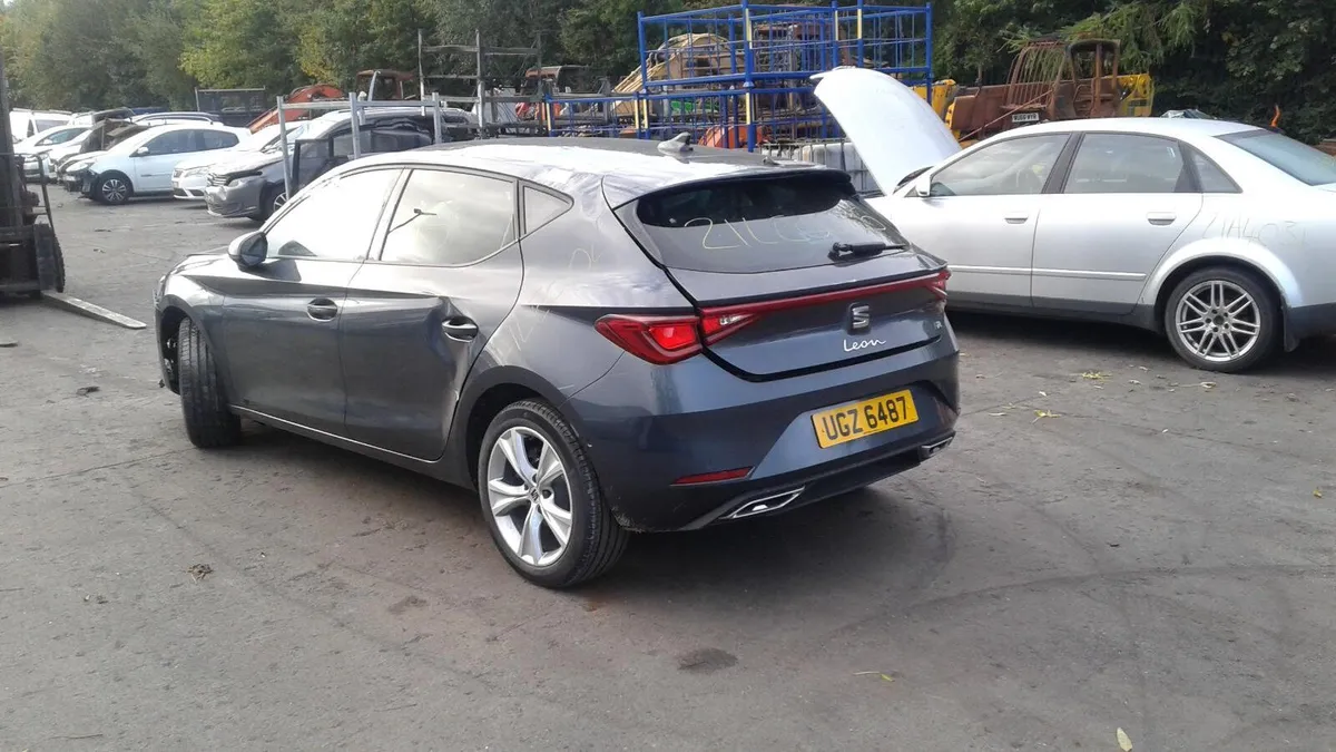 2021 SEAT LEON BREAKING FOR PARTS - Image 2