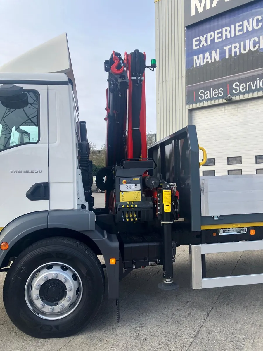 New MAN TGM 18.250 flatbed with crane - Image 3