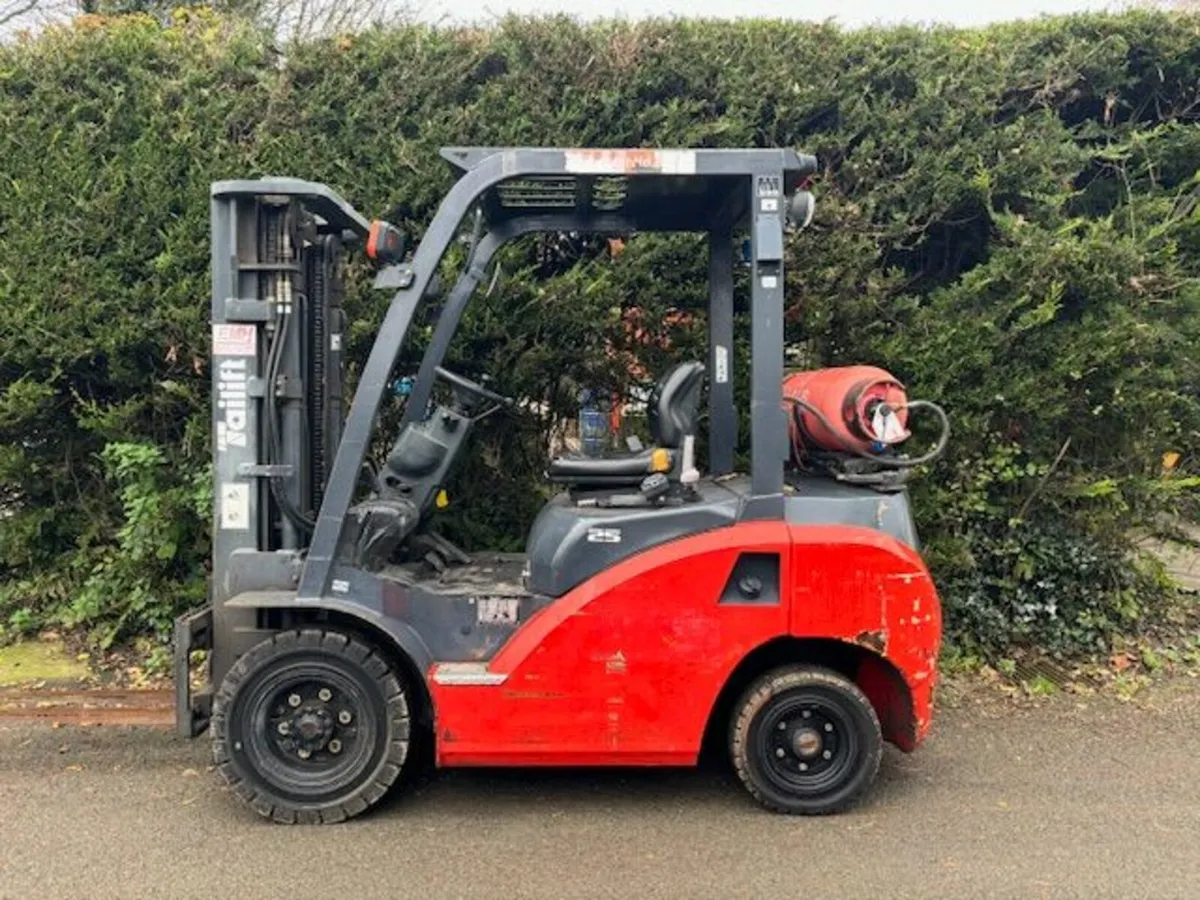 Gas Forklifts - Image 1