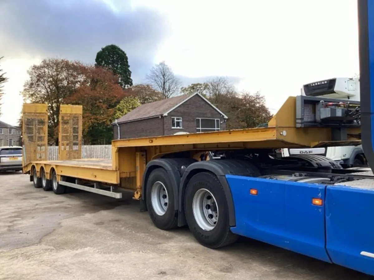 2013 Cartwright Tri Axle Stepframe Low Loader - Image 1