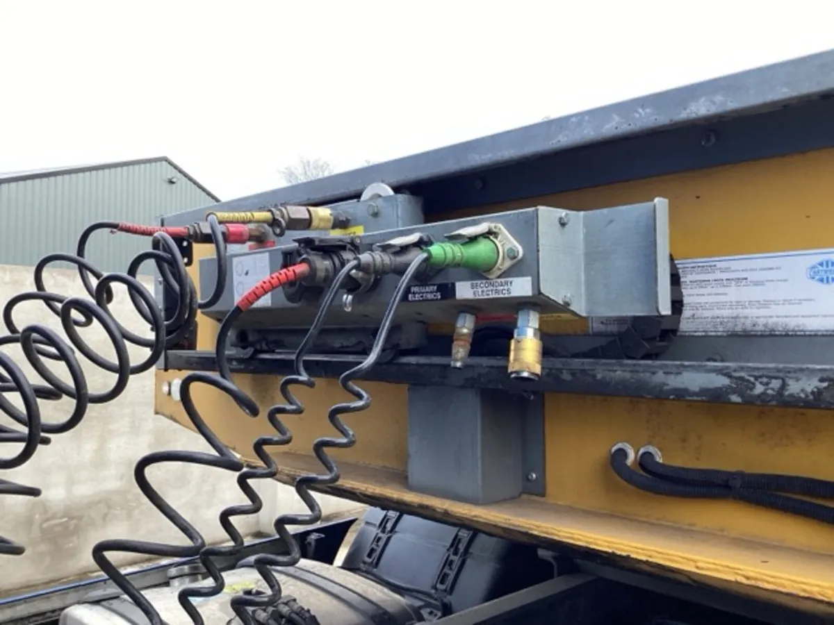 2013 Cartwright Tri Axle Stepframe Low Loader - Image 4