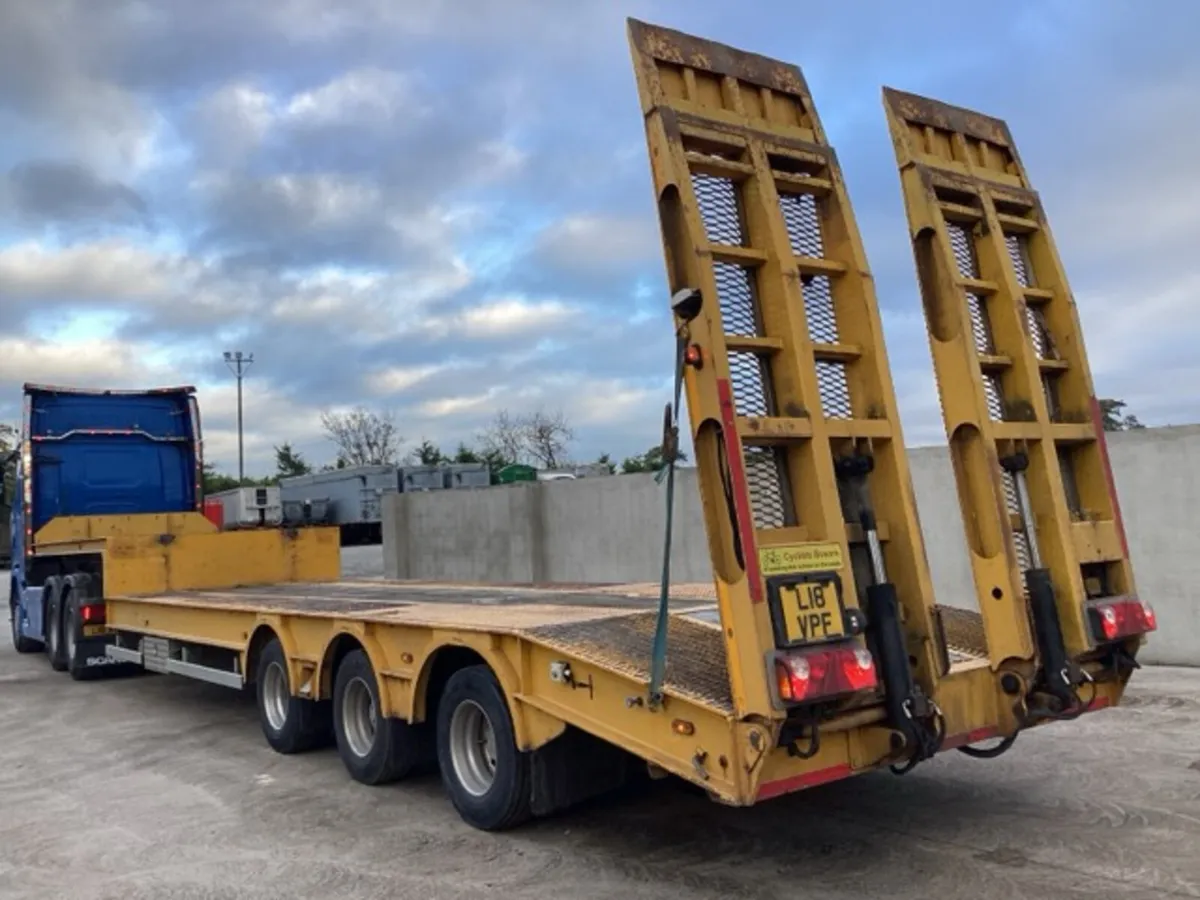 2013 Cartwright Tri Axle Stepframe Low Loader - Image 3