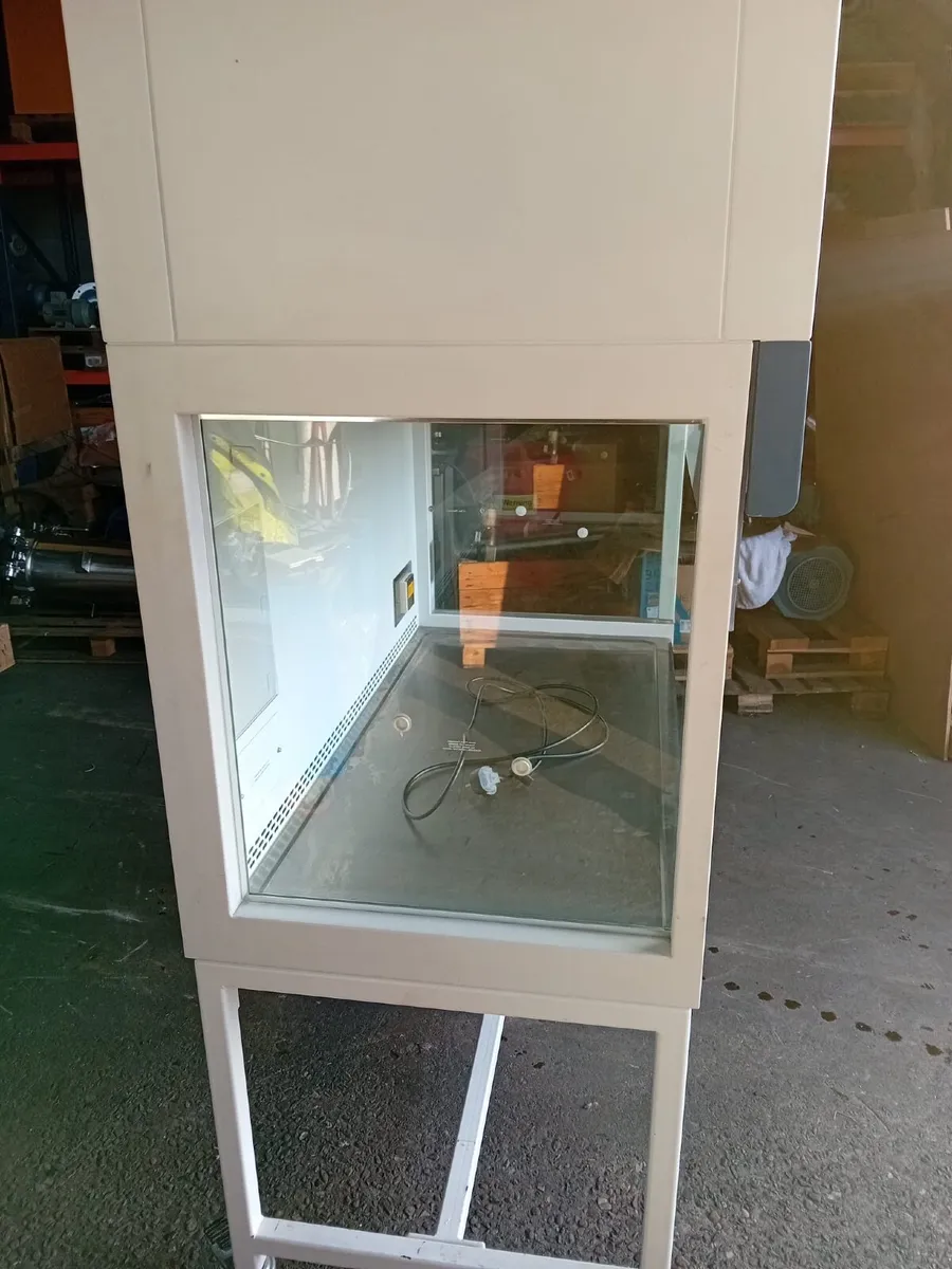 Esco Laminar Flow Cabinet - Image 2