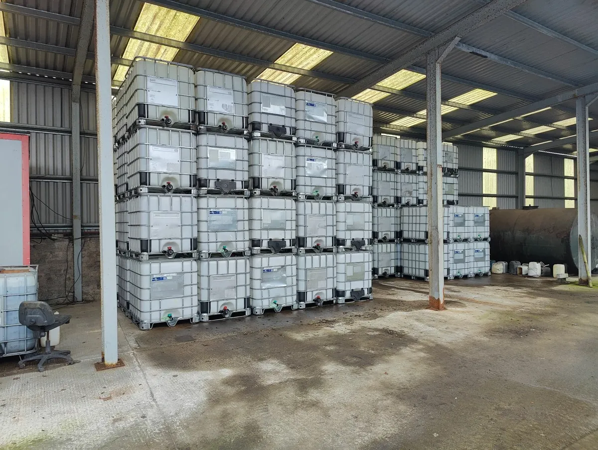 1000 litre Ibc tanks food grade used once clean - Image 1