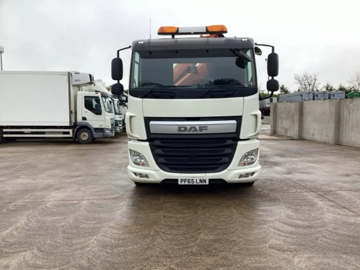 2016 DAF CF290 6x2 Beavertail - Image 2
