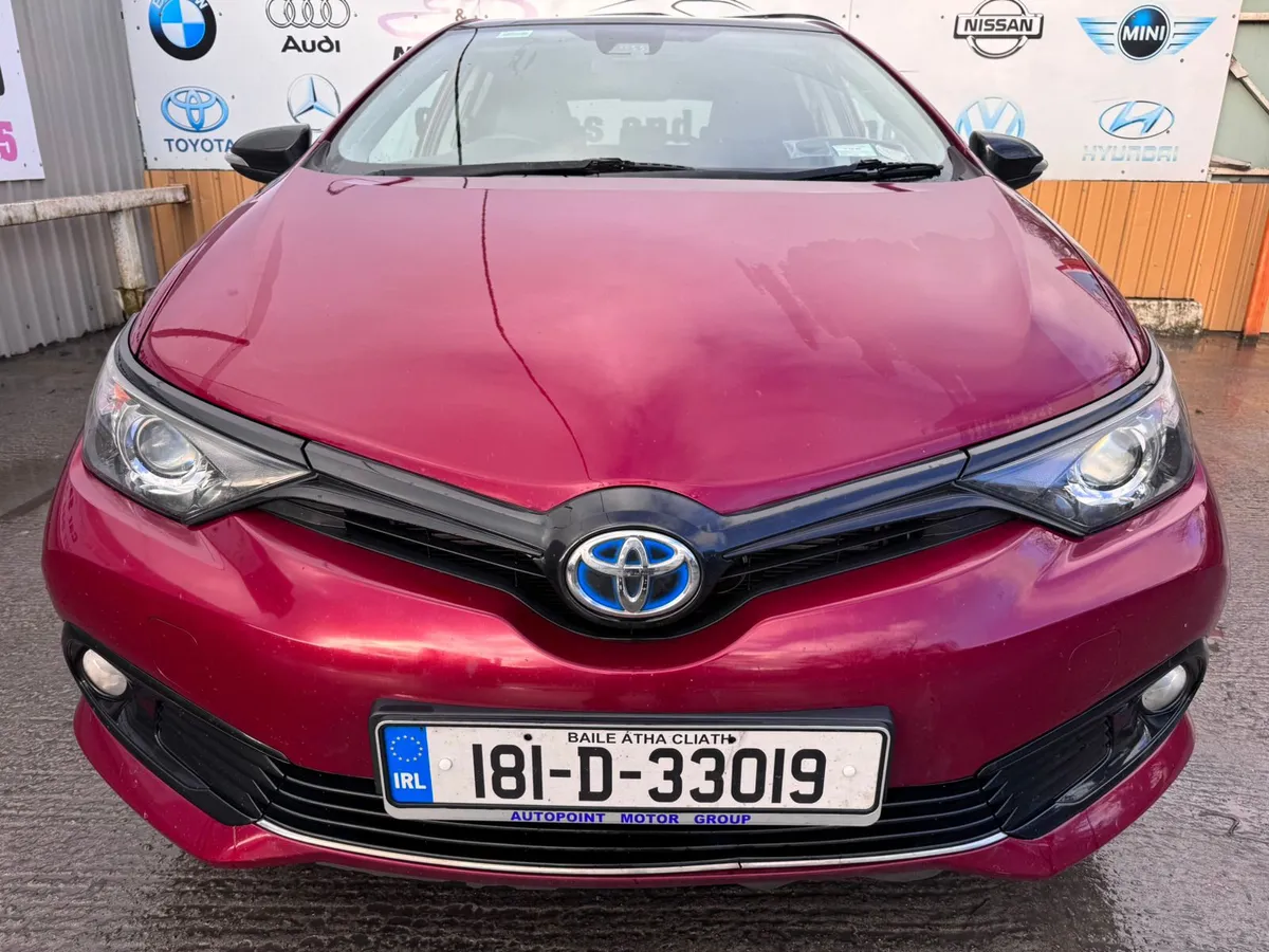 181 Toyota Auris HYBRID LUNA SPORT  AUTO - Image 4