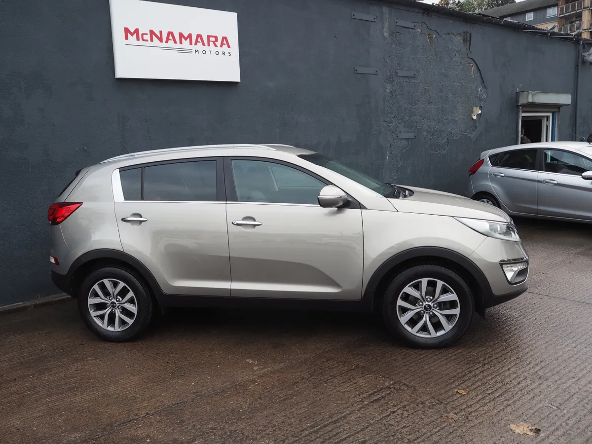 Kia Sportage  EX  Low Kms Exceptional Condition! - Image 2