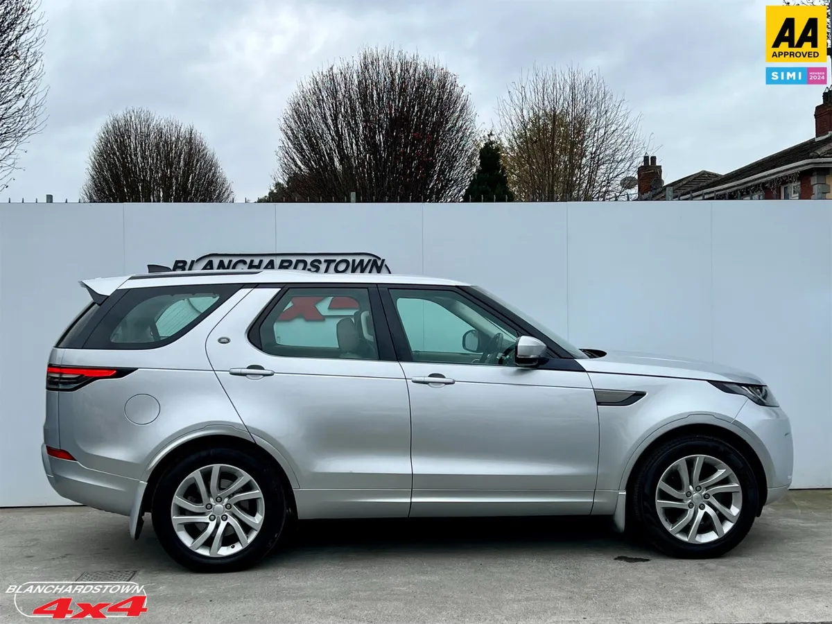 LAND ROVER DISCOVERY5 THE ULTIMATE FAMILY 7 SEATER - Image 4