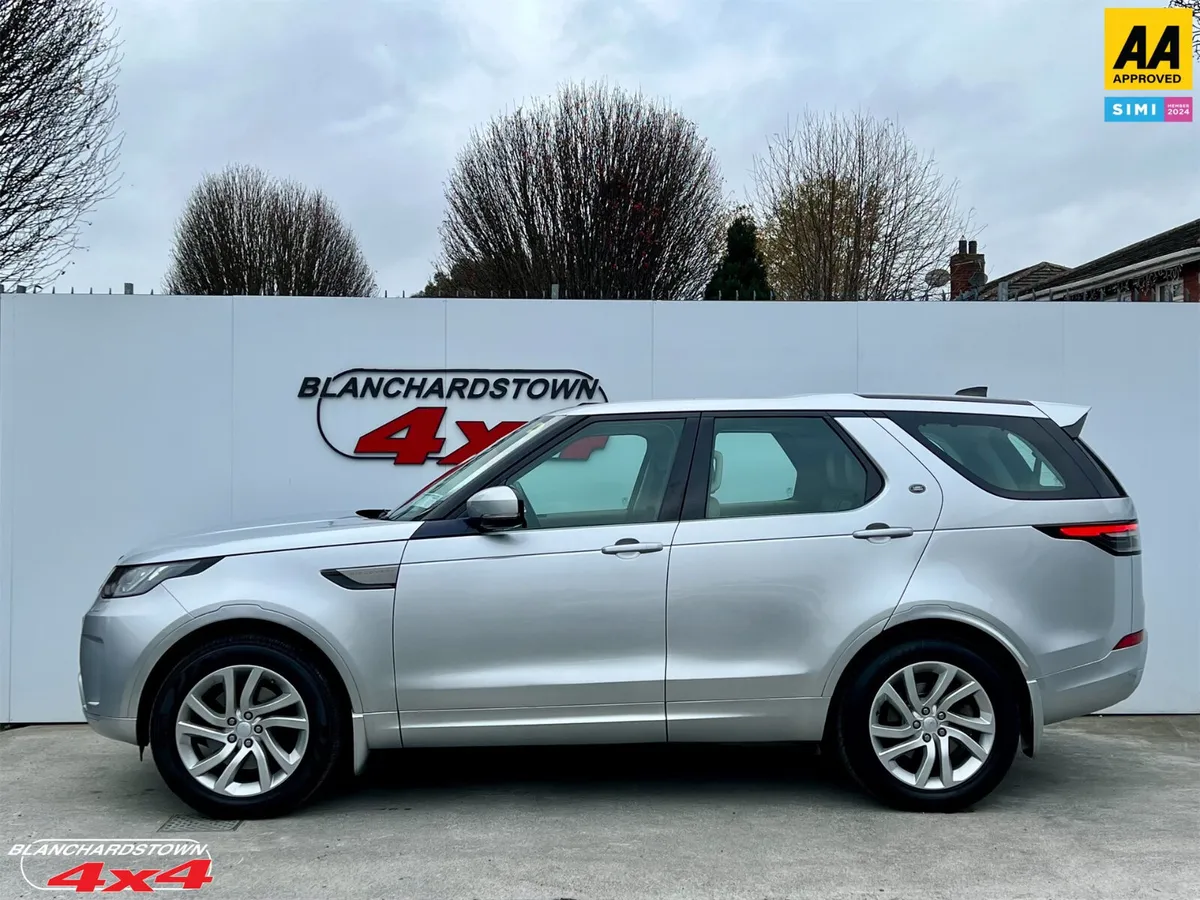 LAND ROVER DISCOVERY5 THE ULTIMATE FAMILY 7 SEATER - Image 3