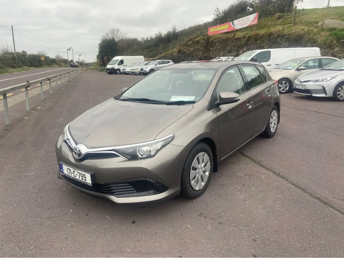 Toyota Auris 1.4 D-4d Terra 4DR - Image 1