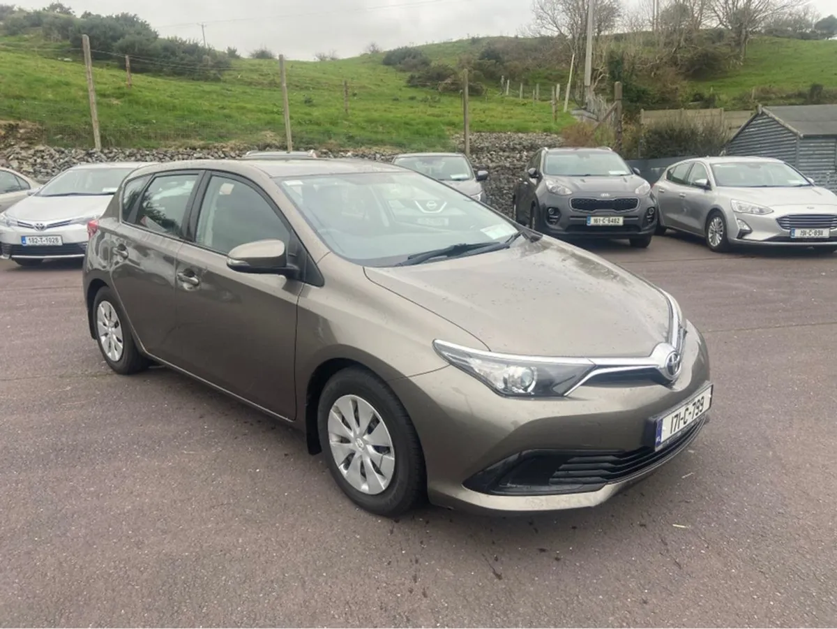 Toyota Auris 1.4 D-4d Terra 4DR - Image 2