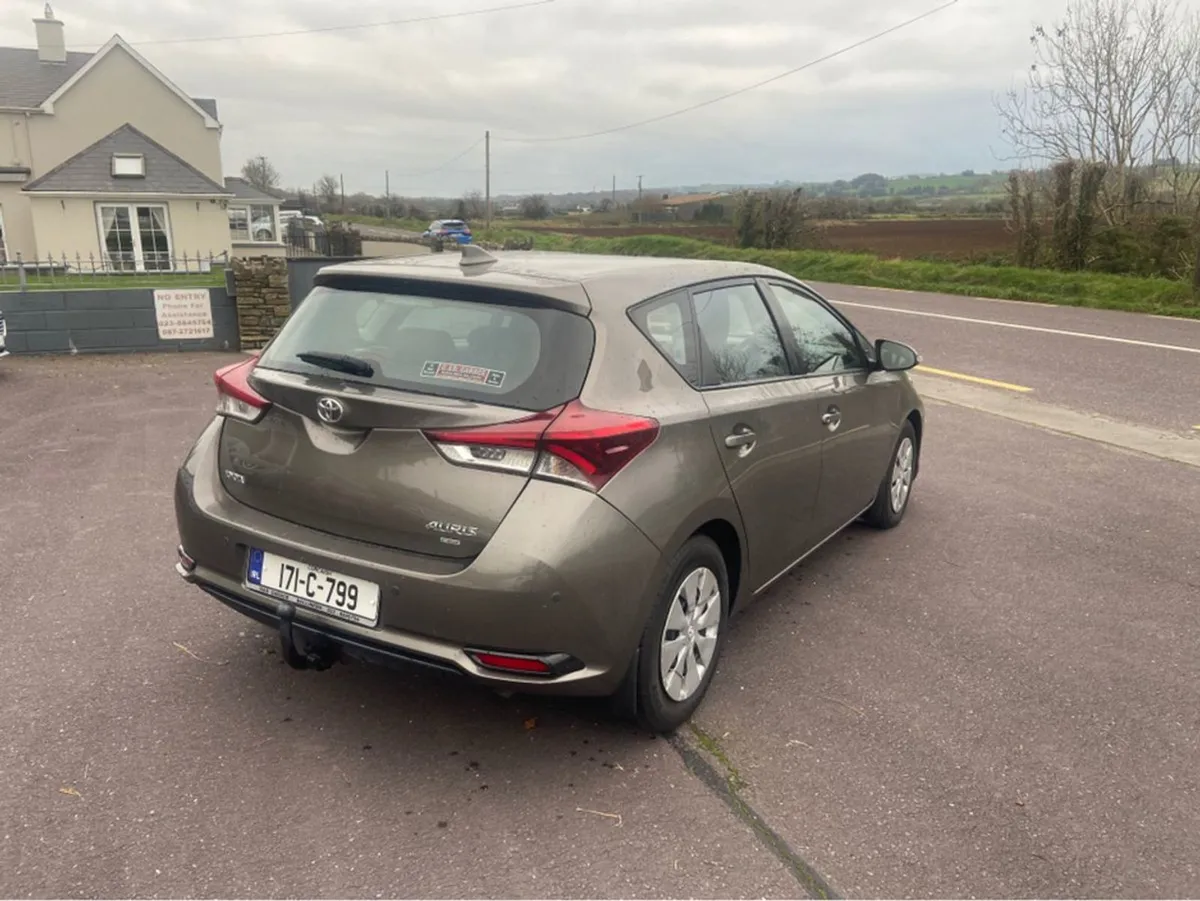 Toyota Auris 1.4 D-4d Terra 4DR - Image 4