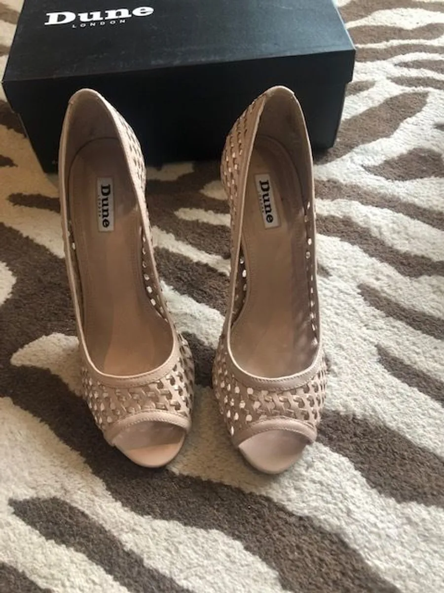 Nude peep toe court shoes hot sale