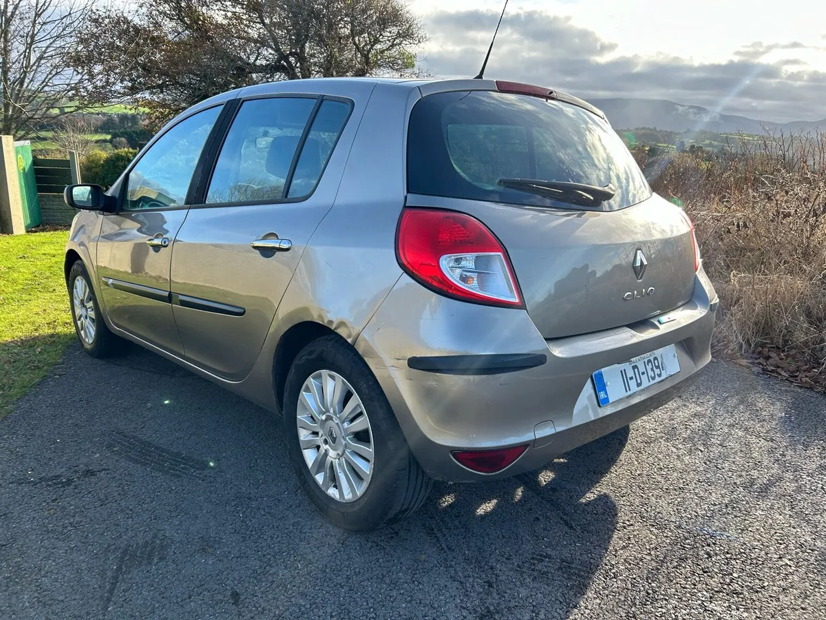 2011 Renault Clio.. Long NCT & Recent Service - Image 3