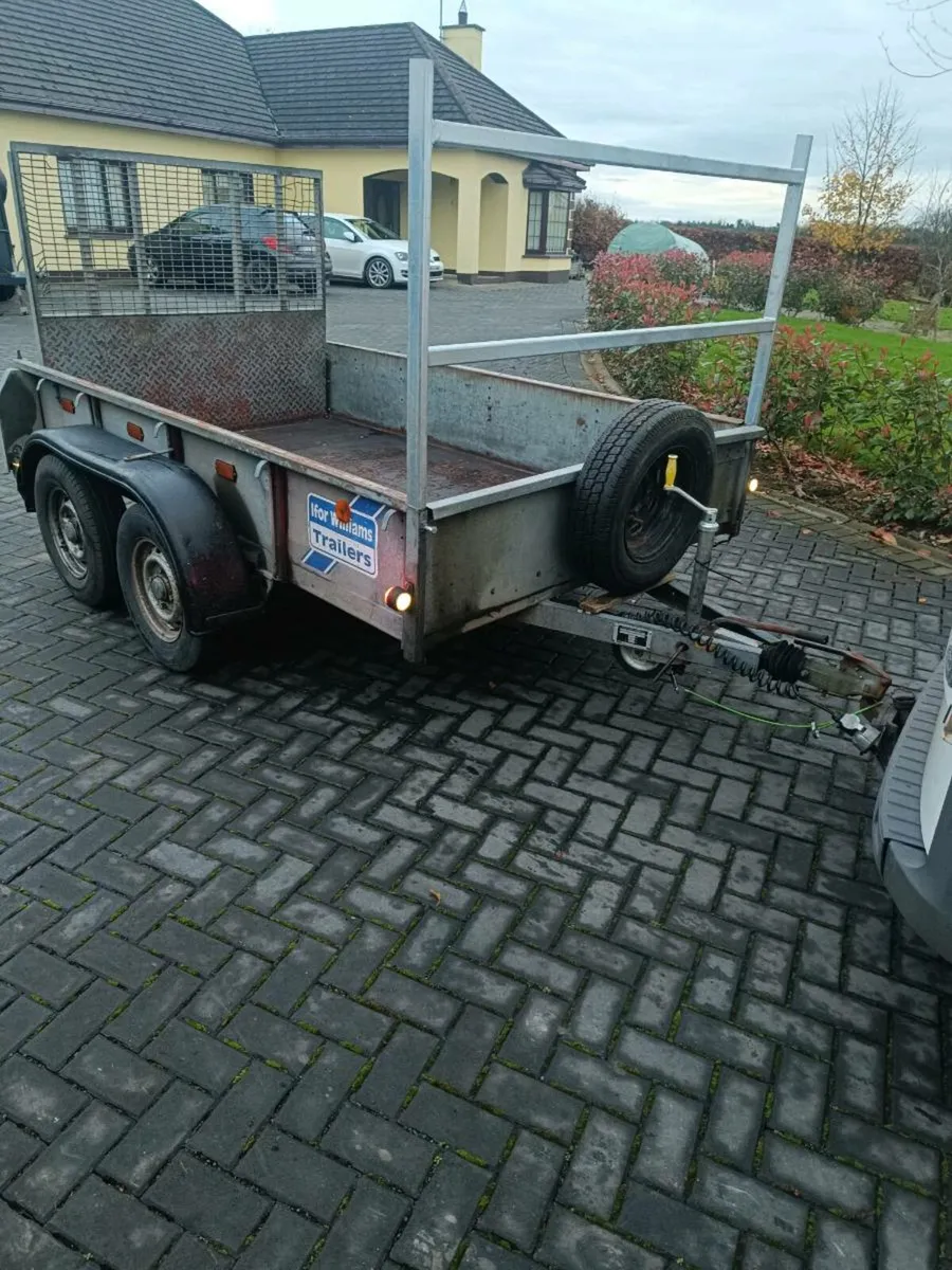 Trailer - Image 1