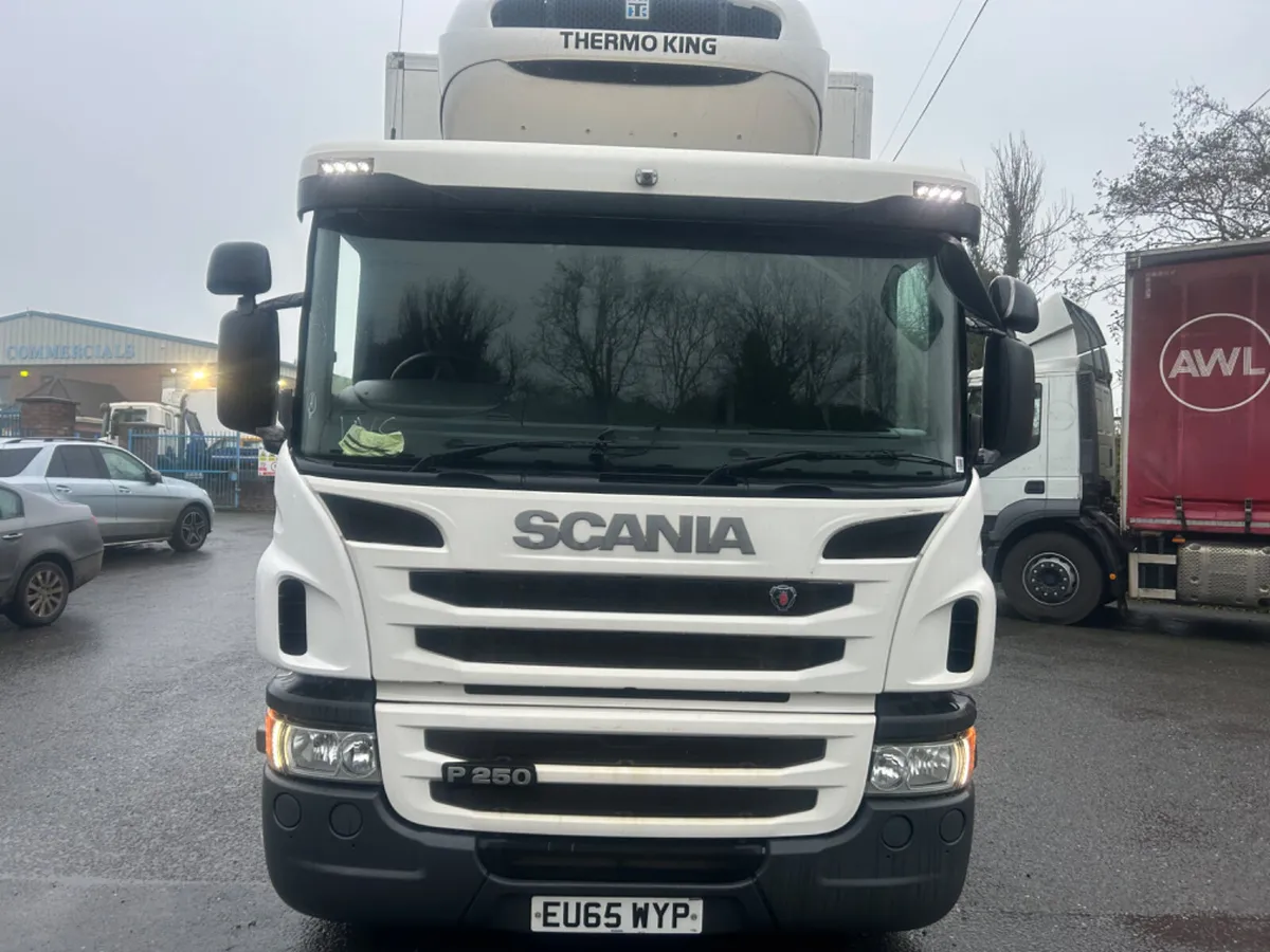 2015 Scania multi temp fridge freezer tail lift - Image 2