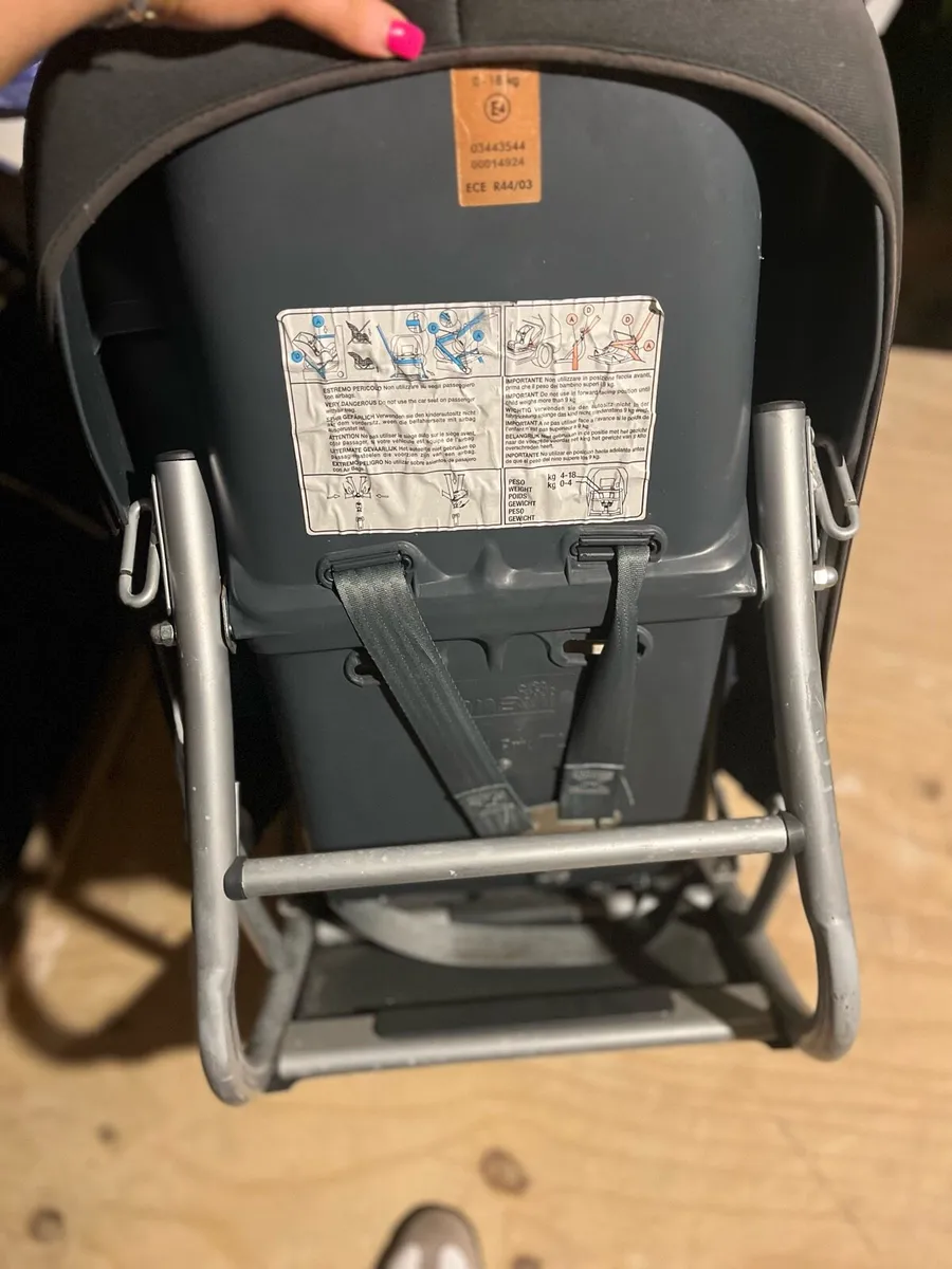 Car seat **TAKING OFFERS** - Image 3