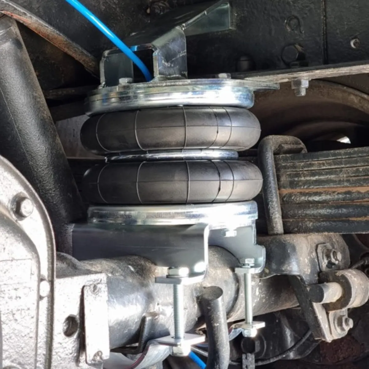 Toyota Hilux air suspension kit - Image 1