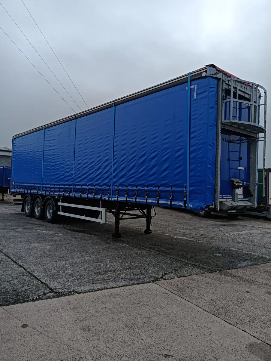 2014 ChipLiner Curtainsider Barn Doors Manual cove - Image 1