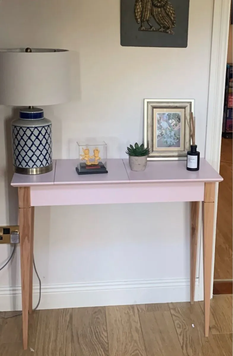 Pink dressing table with mirror