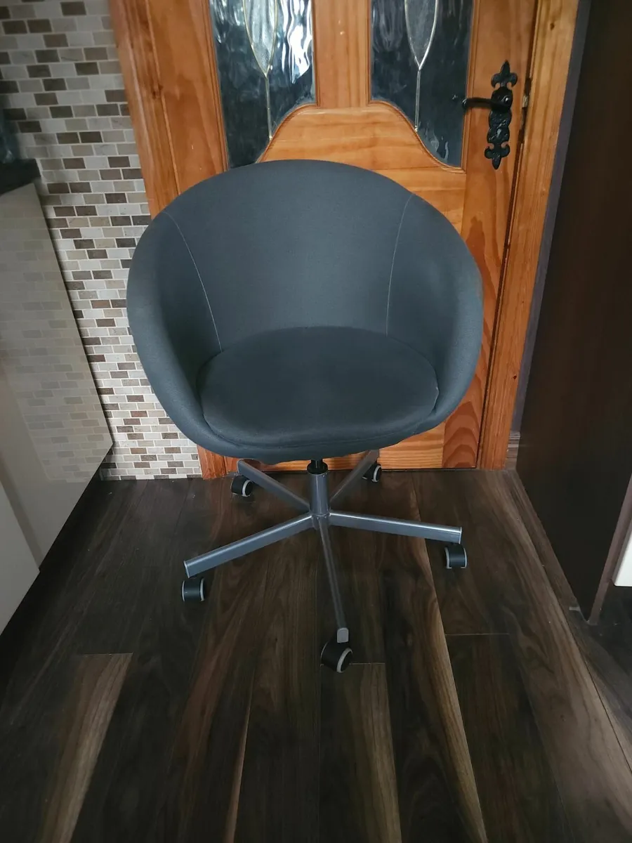 Ikea SKRUVSTA Swivel chair - Image 1