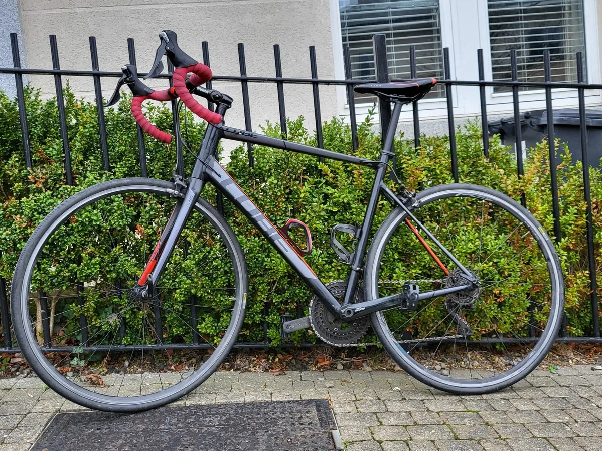 Cube Attain SL road bike - Image 1