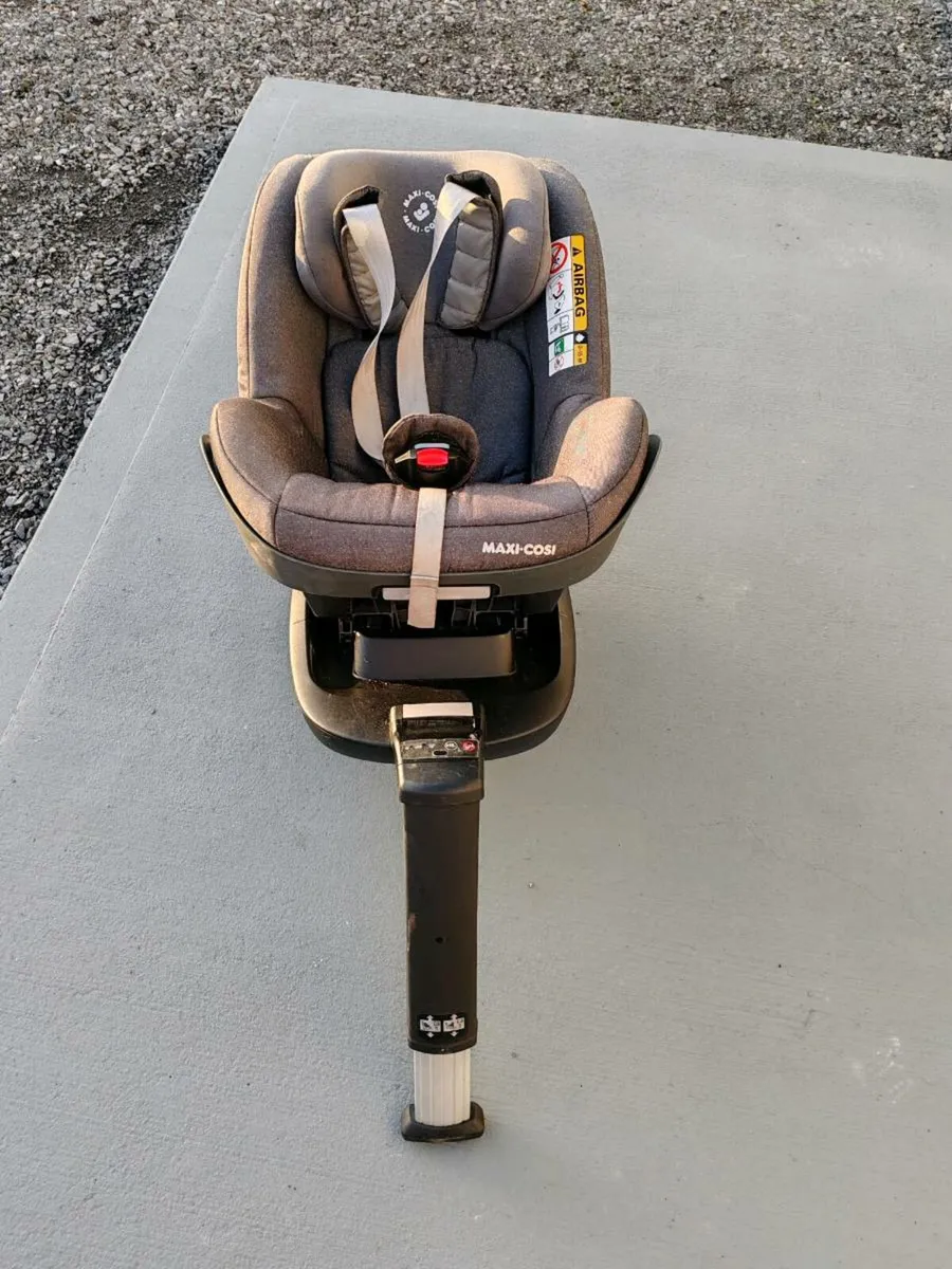 Maxi Cosi Pearl 2 Way Fix Isofix Base for sale in Co. Mayo for 120 on DoneDeal