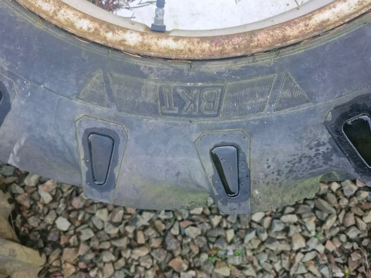 9.5 R 24 wheels and tyres - Image 2