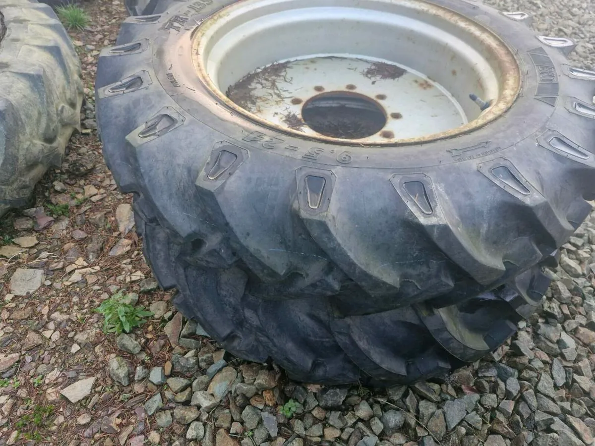 9.5 R 24 wheels and tyres - Image 3