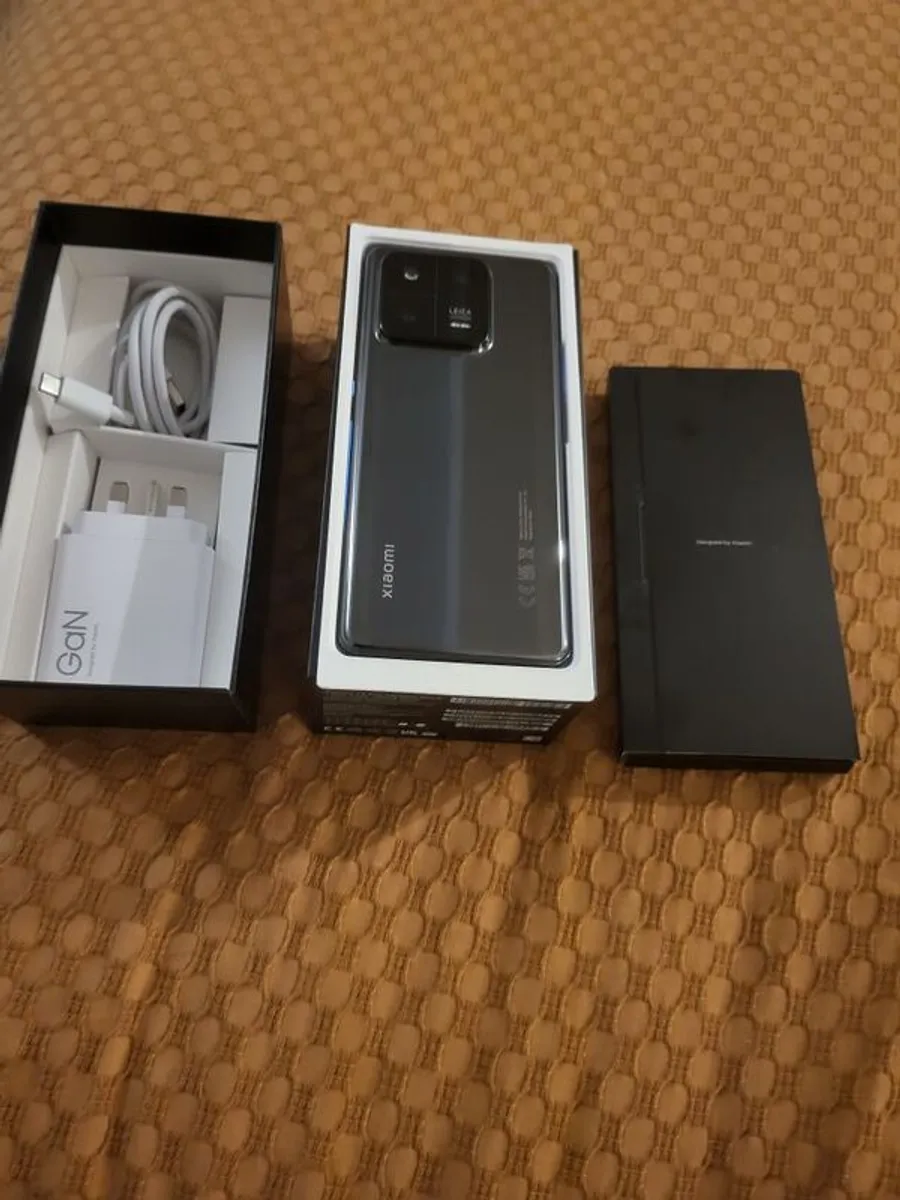 Xiaomi 13 Pro Black 12gb-256gb Sim Free 1 year Warranty UK Model 3pin 120 watt charger fully boxed will trade for good IPhone.