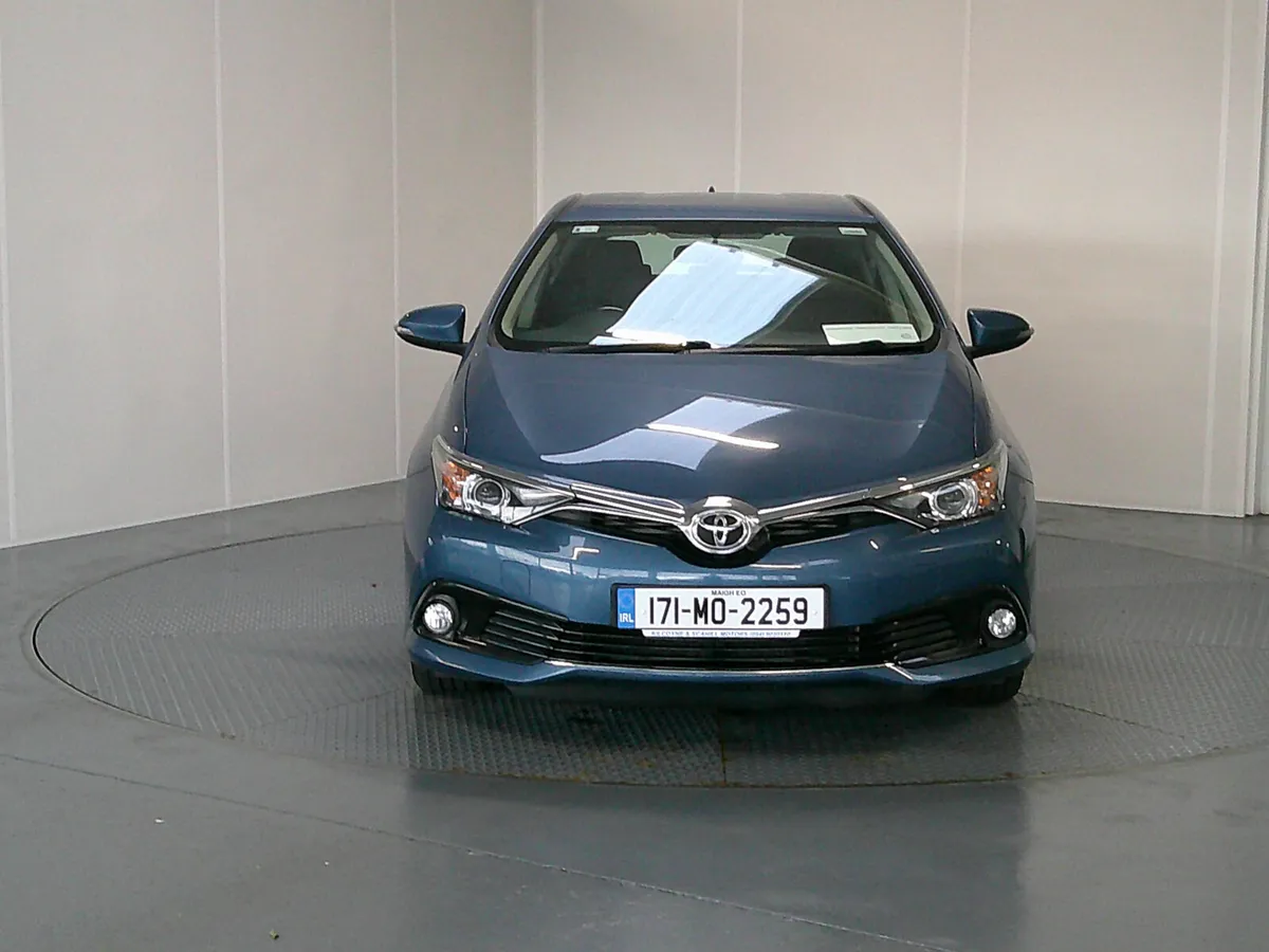 Toyota Auris 2017 - Image 2