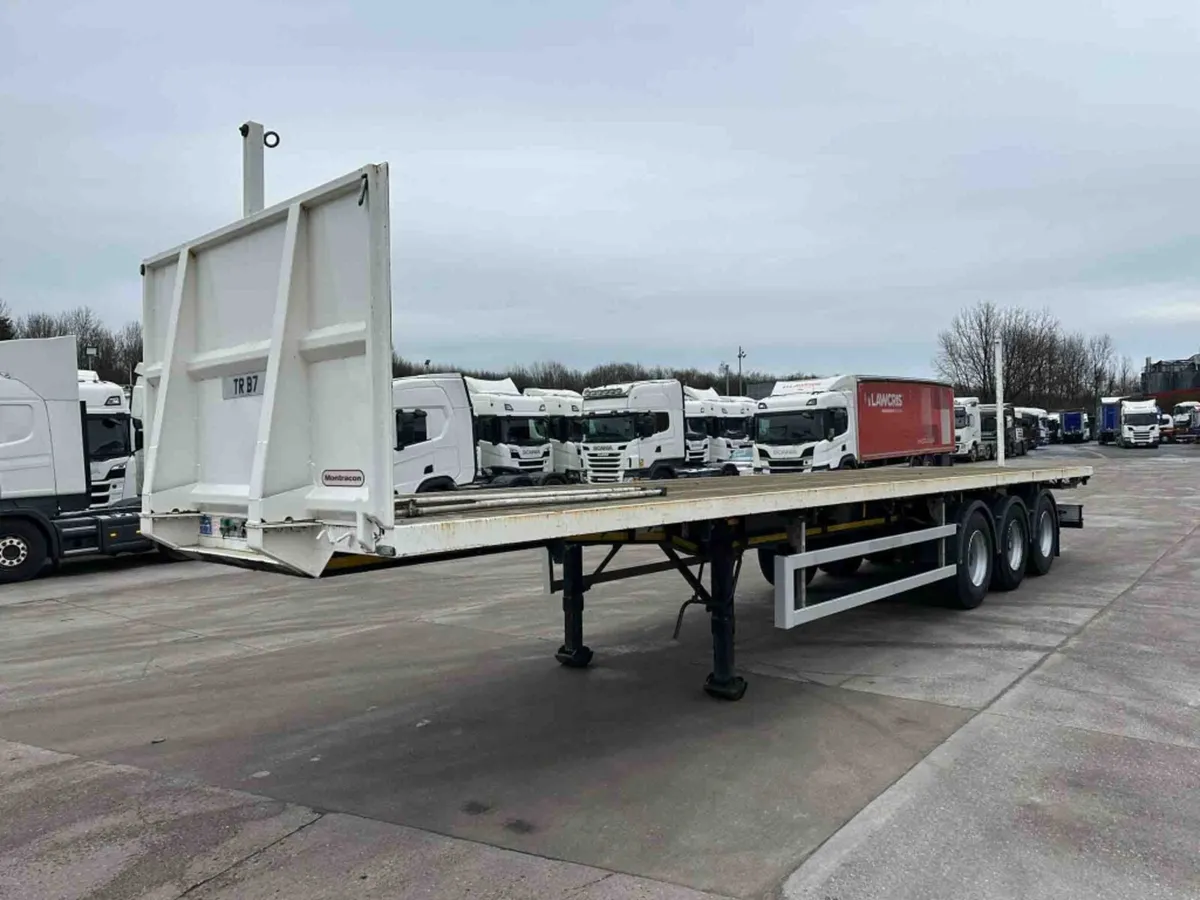 2019 MONTRACON 42FT TRI-AXLE FLATBED TRAILER - Image 1