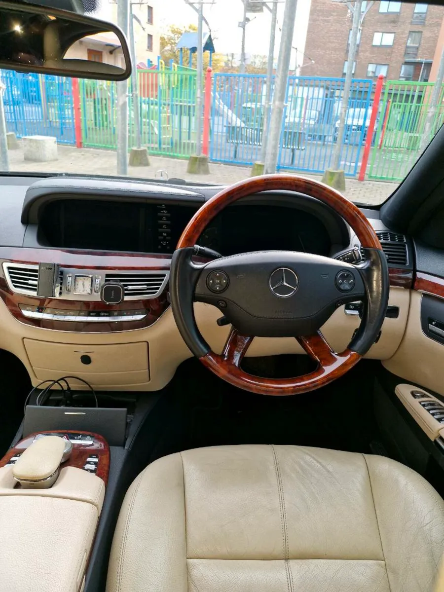 LIMOUSINE RENTAL - Image 4