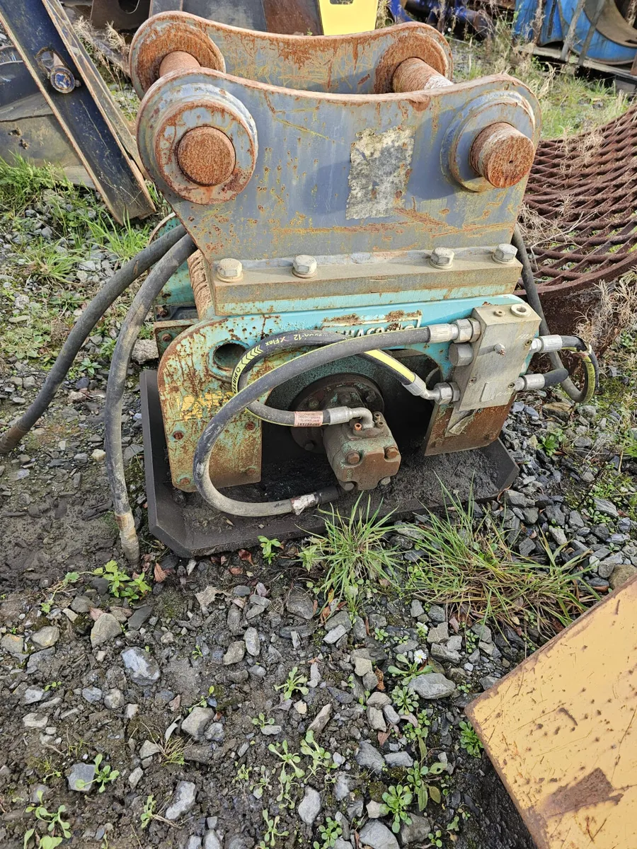 DEHACO  COMPLACTOR PLATE TO SUIT 20 TON DIGGER
