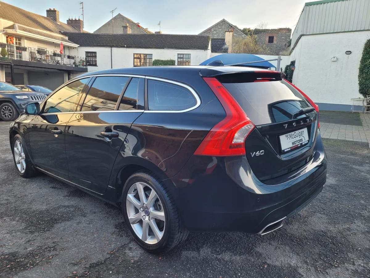 2016 Volvo V60 SE LUX Auto 2.0 Diesel Automatic - Image 4