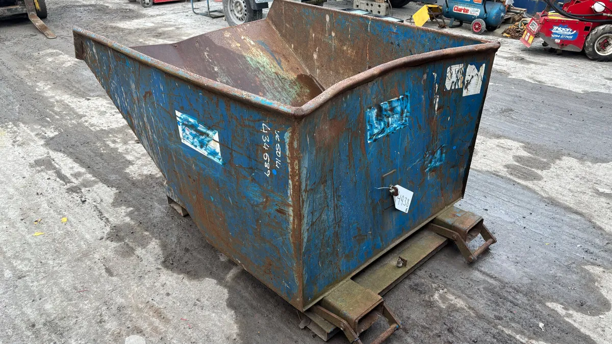 Tipping Skip - Image 4