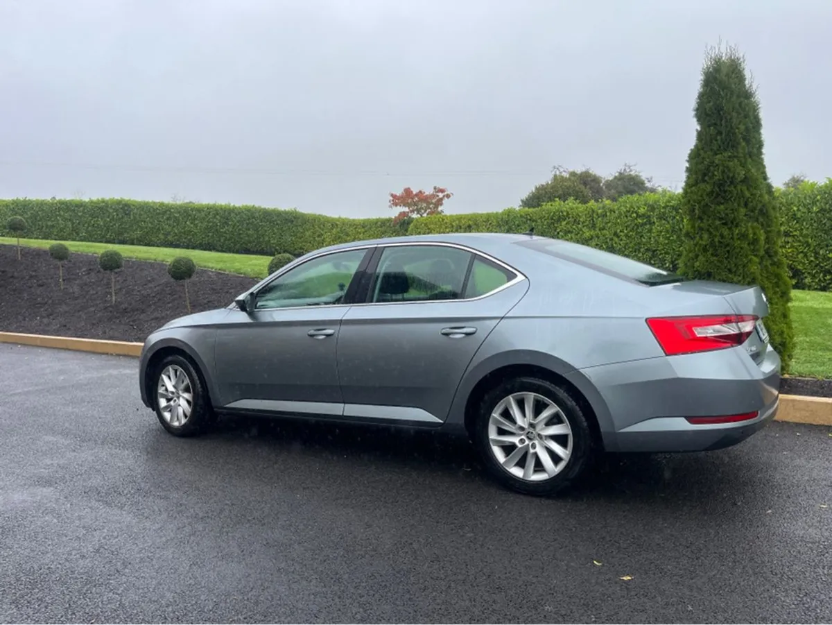 Skoda Superb 2.0 TDI SE 150PS 5DR - Image 3