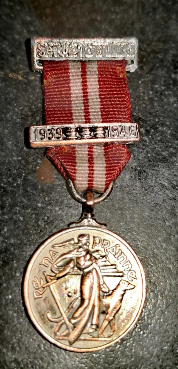 Re Na Prainne 1946 medal - Image 1