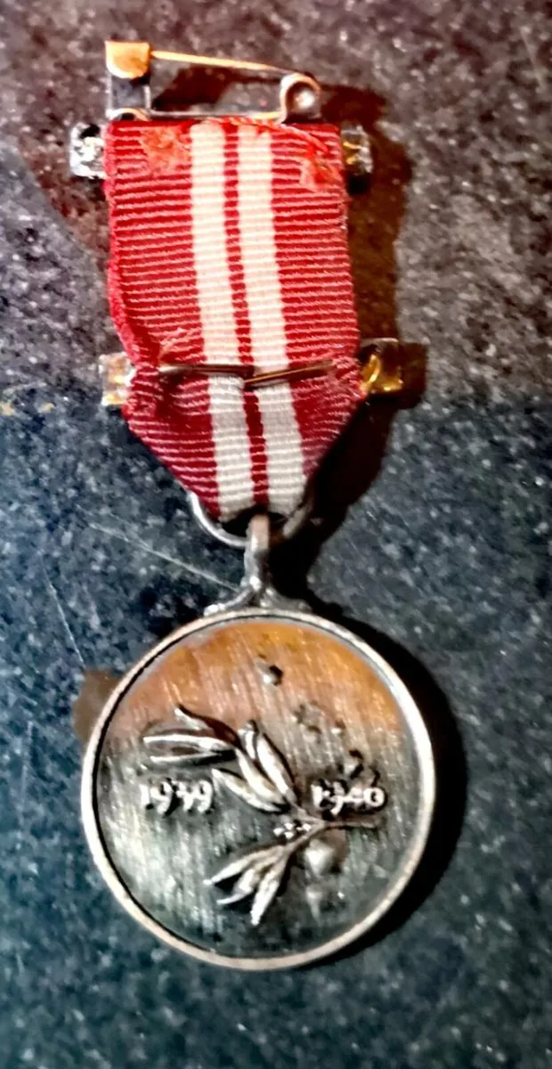 Re Na Prainne 1946 medal - Image 2