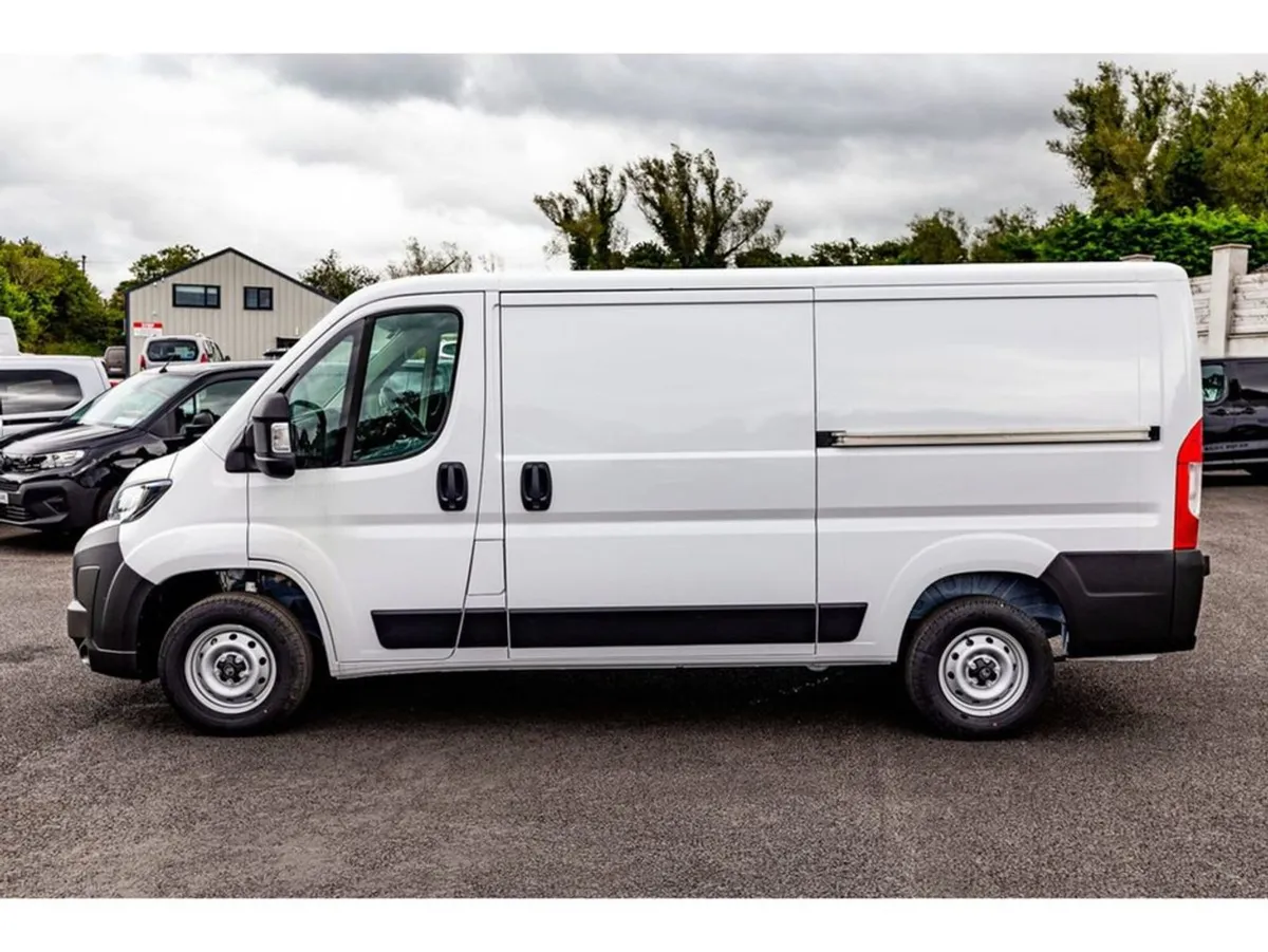 Citroen Relay 33 L2h1 2.2 Diesel 120HP - Reversin - Image 4