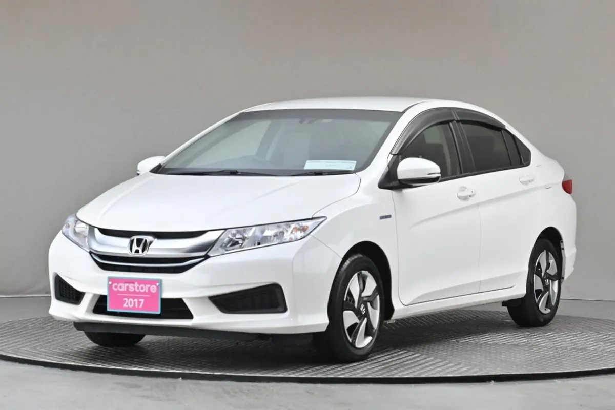 Honda Grace 1.5 Hybrid 4DR Auto  low Mileage reve - Image 3