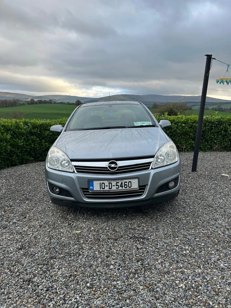 Opel Astra saloon - Image 1